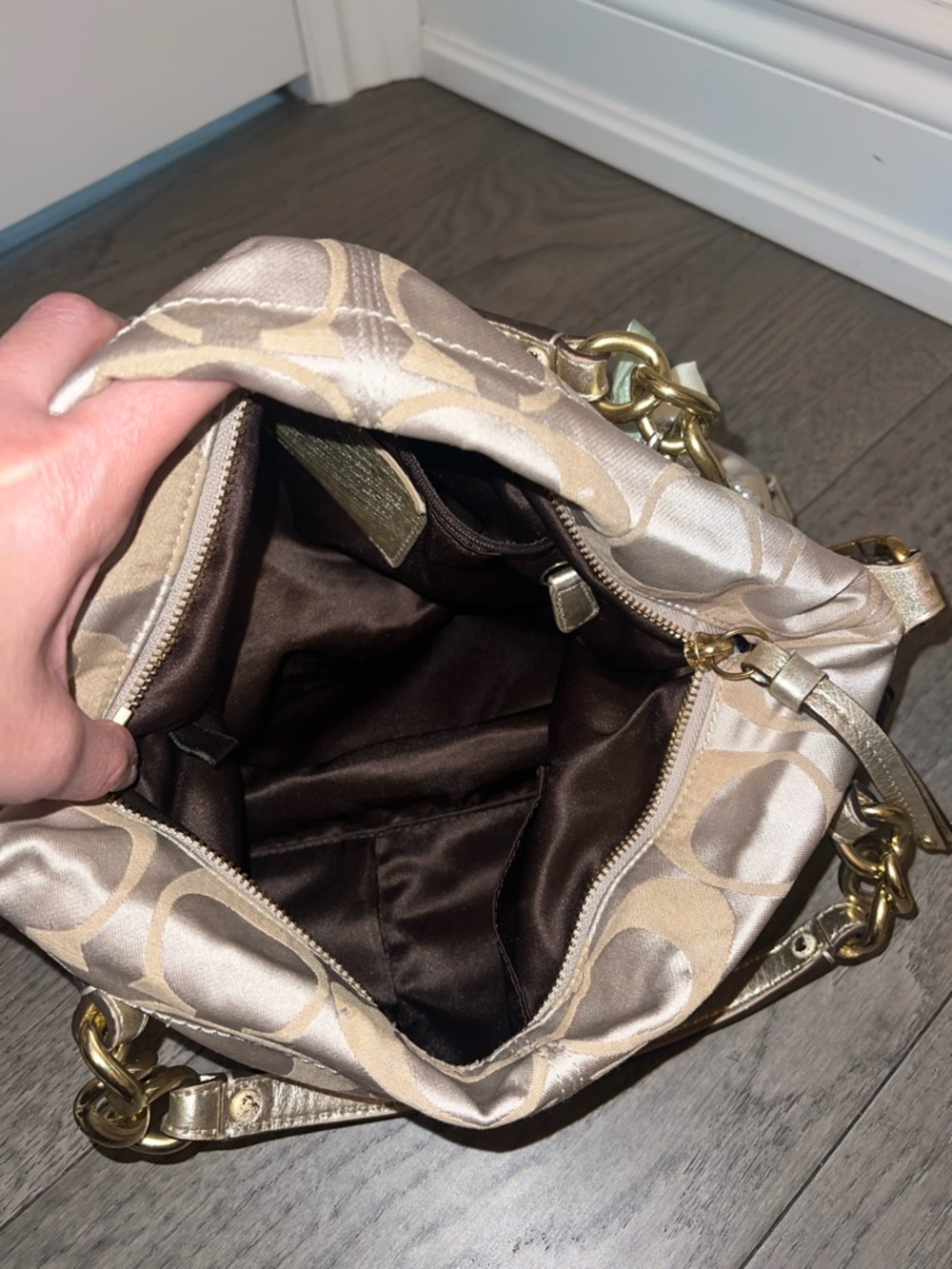 🥂 Coach Satin Signature Hobo Shoulder Bag in Champagne and Beige - Picture 8 of 8